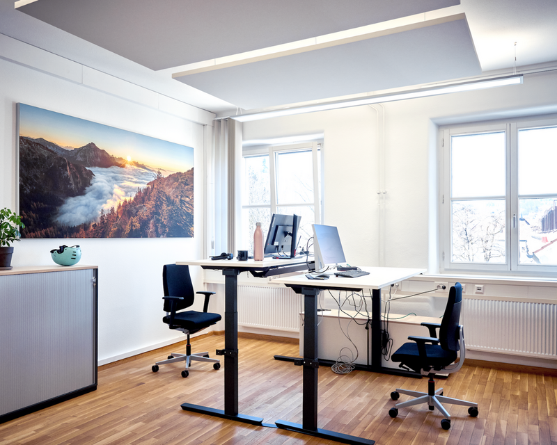 Ein CoWorking Büro mit Stehtischen