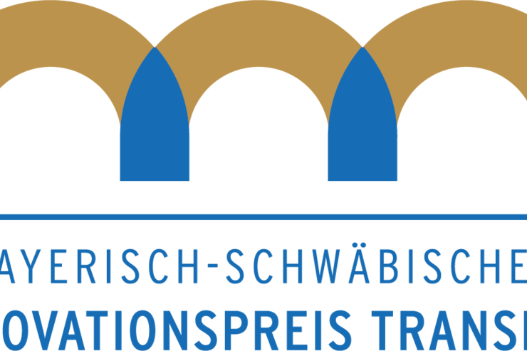 Das Logo des bayerisch-schwäbischen Innovationspreises bestehend aus drei braun-blauen Bögen, die für die drei schwäbischen Hochschulen stehen.